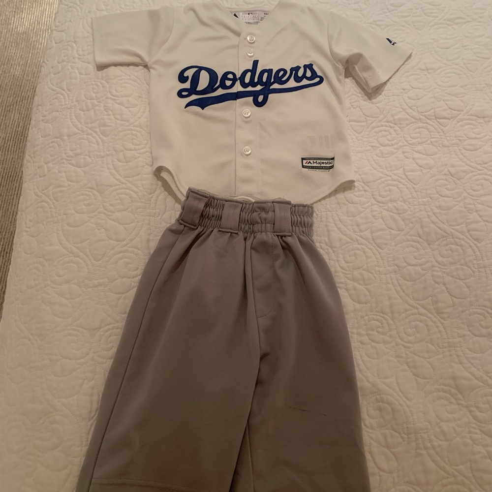 2T LA Dodgers jersey, XS Wilson baseball pants, Franklin youth baseball glove
